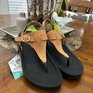 NWT Aerothotic Tan and Black T-Strap Sandals with Metal Buckle Size 41